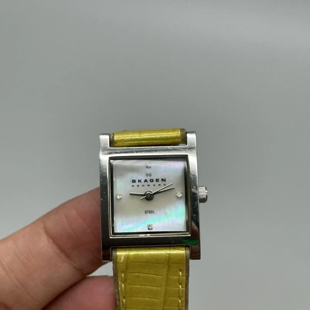 Skagen 528SSLE8A Womens Watch 20mm White Dial Yellow Leather Dress New Battery